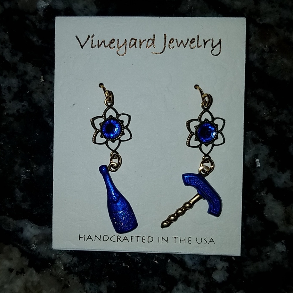 Vineyard Jewelry bottle & cork earrings. NWT